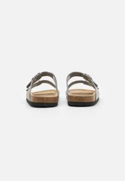 Pier One Leather Unisex - Slippers - Grey 8 Pier One Leather Unisex - Slippers - Grey -Pier One 5c52920d2cf64005948ca6c907d5c2d5