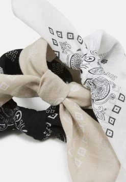 Pier One Bandana Unisex 3 Pack - Foulard - Black/White/Beige -Pier One c2ede95d3e4443e6ac8cd75fce932acc